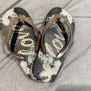 Black and gold kids flip flops